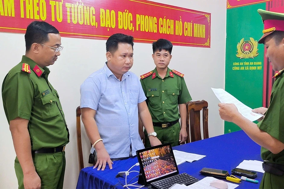 Giám đốc công ty nông nghiệp bán hàng "phá giá", chiếm đoạt 3,5 tỷ đồng Giám đốc công ty nông nghiệp bán hàng "phá giá", chiếm đoạt 3,5 tỷ đồng