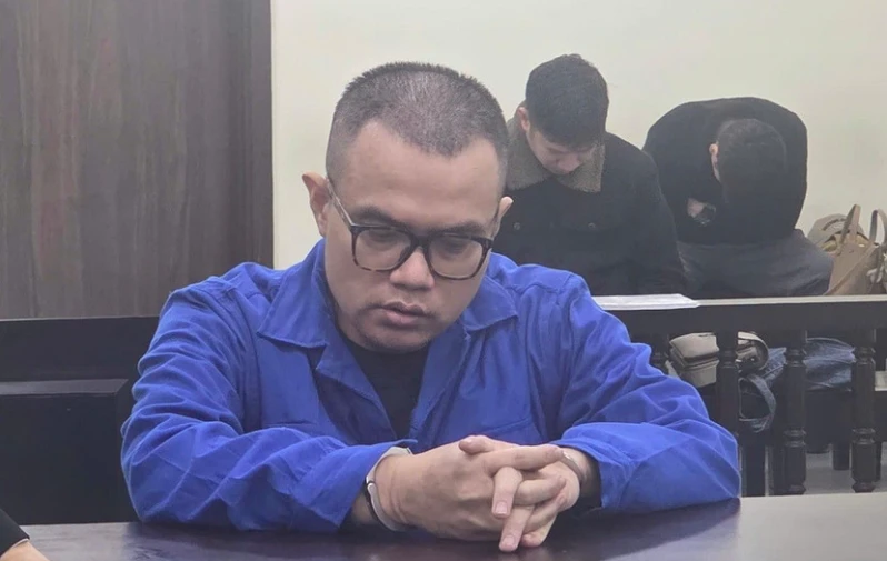 Giám đốc lĩnh 11 năm tù vì lừa bán ô tô đang thế chấp tại ngân hàng Giám đốc lĩnh 11 năm tù vì lừa bán ô tô đang thế chấp tại ngân hàng