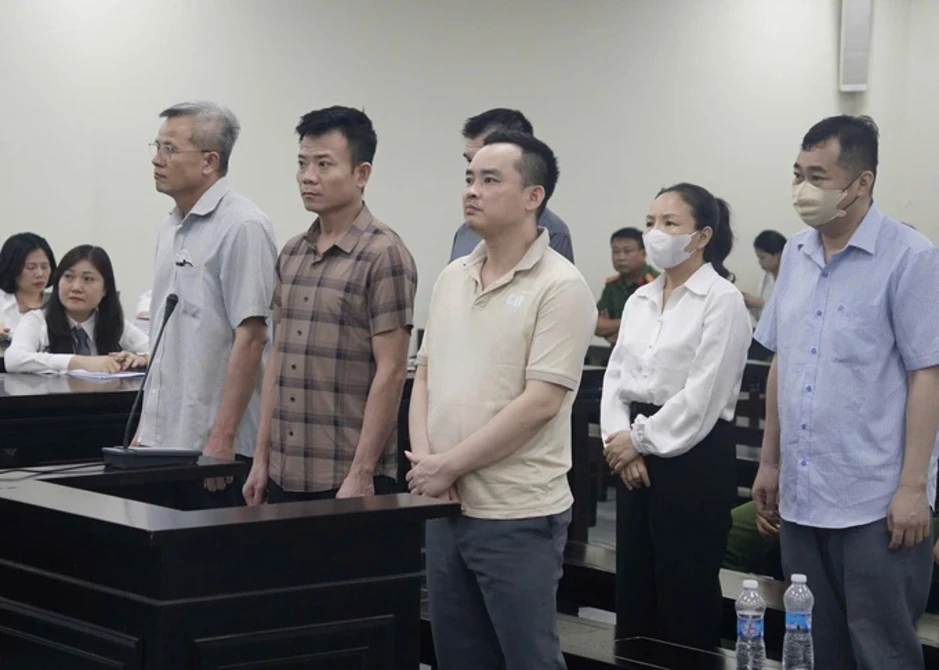 Giám đốc ra tòa vì tham ô 24 tỷ đồng khi sản xuất thiết bị ngành công an Giám đốc ra tòa vì tham ô 24 tỷ đồng khi sản xuất thiết bị ngành công an