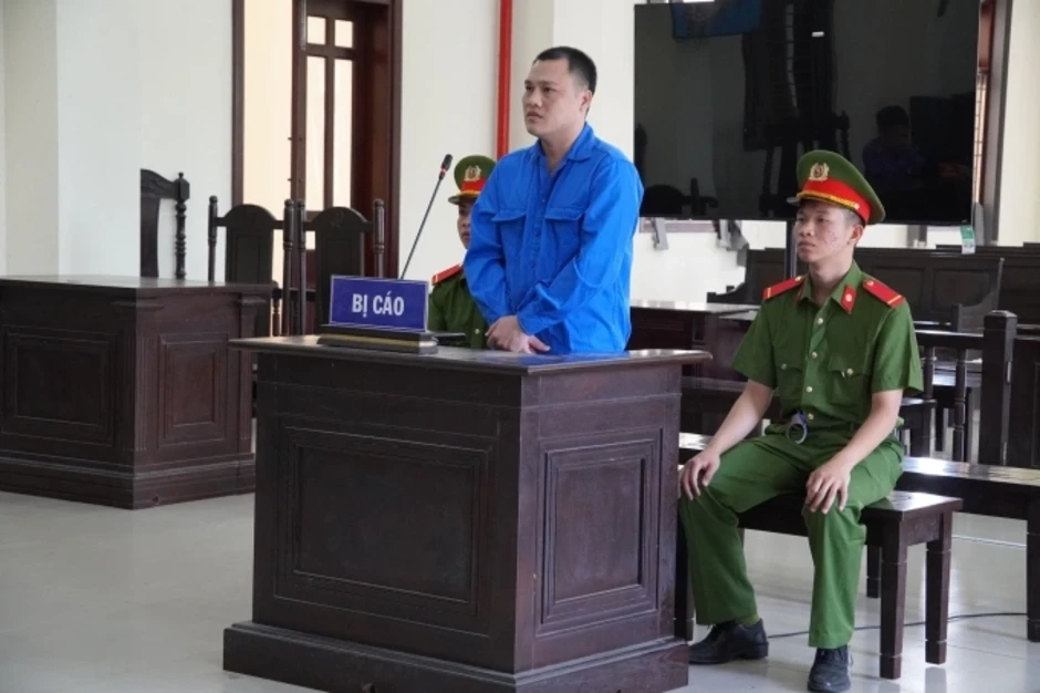 Giám đốc xin giảm nhẹ, xóa nợ cho trưởng phòng tham ô hơn 5 tỷ đồng Giám đốc xin giảm nhẹ, xóa nợ cho trưởng phòng tham ô hơn 5 tỷ đồng