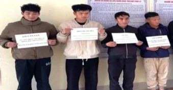 Giáo viên tham gia mua bán, tàng trữ trái phép vũ khí