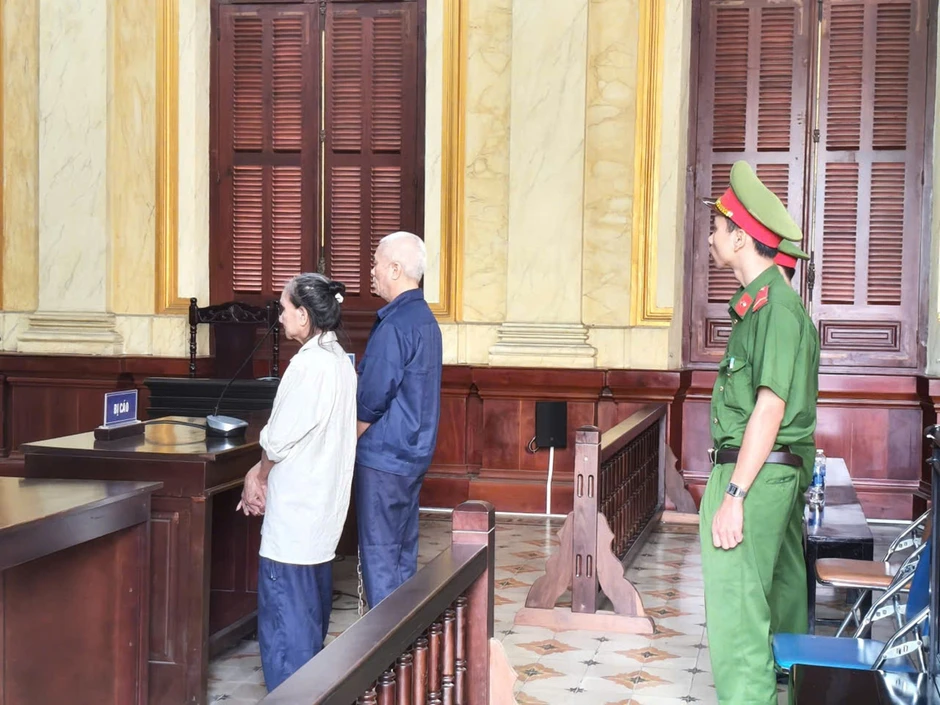 Giết hàng xóm để cướp vàng rồi chở vợ đi bán Giết hàng xóm để cướp vàng rồi chở vợ đi bán