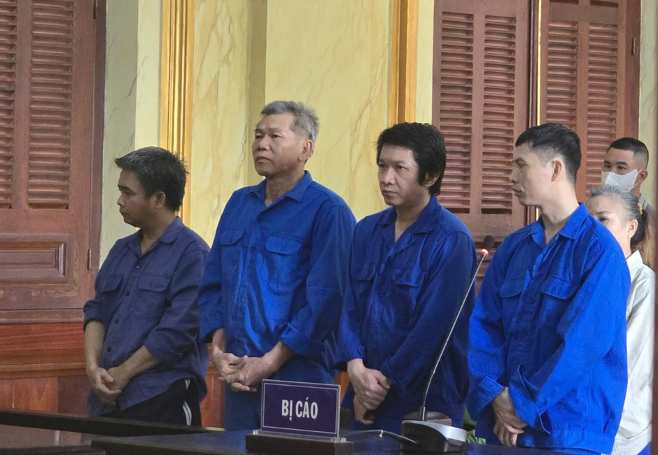 Giúp nhiều người nghiện 'né' đi cai bắt buộc, 12 cựu cán bộ lĩnh án Giúp nhiều người nghiện 'né' đi cai bắt buộc, 12 cựu cán bộ lĩnh án