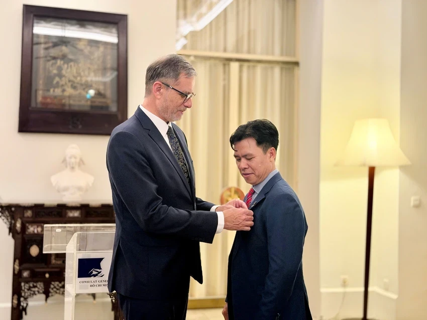 GS-TS Đỗ Văn Đại: "Tôi là một nhà nghiên cứu khoa học" GS-TS Đỗ Văn Đại: "Tôi là một nhà nghiên cứu khoa học"
