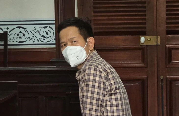 Gửi công văn xác minh của công an cho đối tượng đang bị điều tra, cựu giám đốc ngân hàng lãnh 2 năm