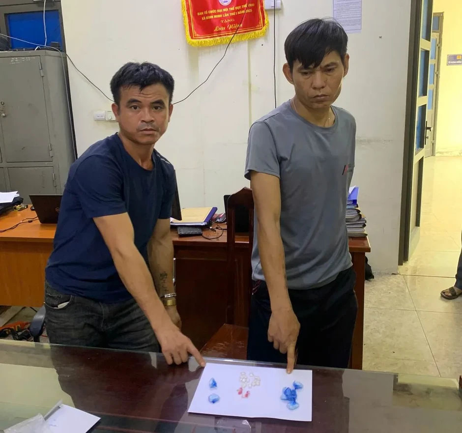 Hà Nội: Bắt 2 đối tượng mua bán trái phép chất ma tuý Hà Nội: Bắt 2 đối tượng mua bán trái phép chất ma tuý