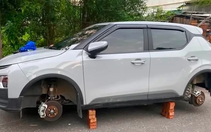 Hà Nội: Bắt giữ kẻ chuyên "kê gạch tháo bánh" ô tô tại các khu đô thị Hà Nội: Bắt giữ kẻ chuyên "kê gạch tháo bánh" ô tô tại các khu đô thị