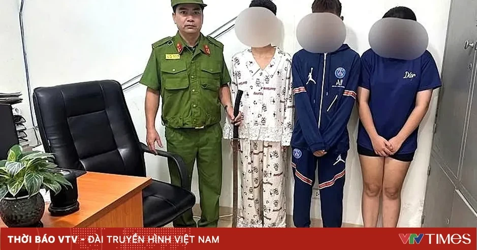 Hà Nội: Bắt nhóm thanh thiếu niên mang kiếm đi tìm người để đánh Hà Nội: Bắt nhóm thanh thiếu niên mang kiếm đi tìm người để đánh