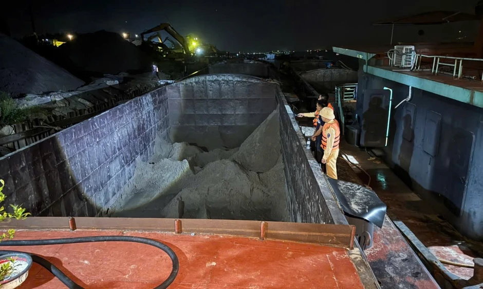 Hà Nội: Cảnh sát phát hiện 2 bến bãi vật liệu xây dựng không phép Hà Nội: Cảnh sát phát hiện 2 bến bãi vật liệu xây dựng không phép