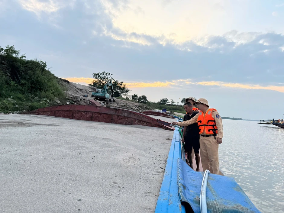 Hà Nội: Cảnh sát phát hiện 2 bến bãi vật liệu xây dựng không phép Hà Nội: Cảnh sát phát hiện 2 bến bãi vật liệu xây dựng không phép