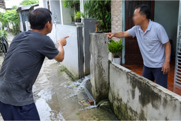 Hà Nội: Đâm hàng xóm tử vong vì bị chửi, dọa đánh nếu 'để nước chảy sang nhà' Hà Nội: Đâm hàng xóm tử vong vì bị chửi, dọa đánh nếu 'để nước chảy sang nhà'
