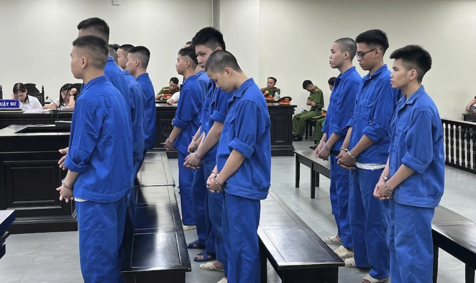 Hà Nội: Hai nhóm quái xế hỗn chiến bằng gạch khiến một người tử vong Hà Nội: Hai nhóm quái xế hỗn chiến bằng gạch khiến một người tử vong