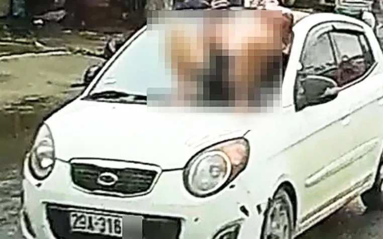 Hà Nội: Khởi tố bố vợ và con rể trong vụ nằm trên nắp capo xe ô tô đang chạy Hà Nội: Khởi tố bố vợ và con rể trong vụ nằm trên nắp capo xe ô tô đang chạy