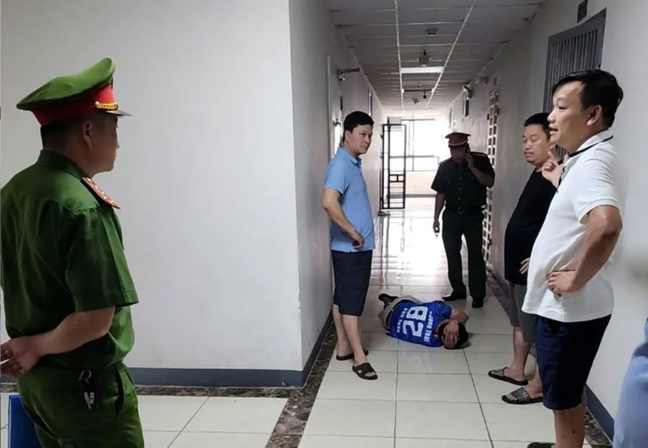 Hà Nội: Mâu thuẫn từ việc nhắc đeo rọ mõm cho chó, một người phải nhập viện