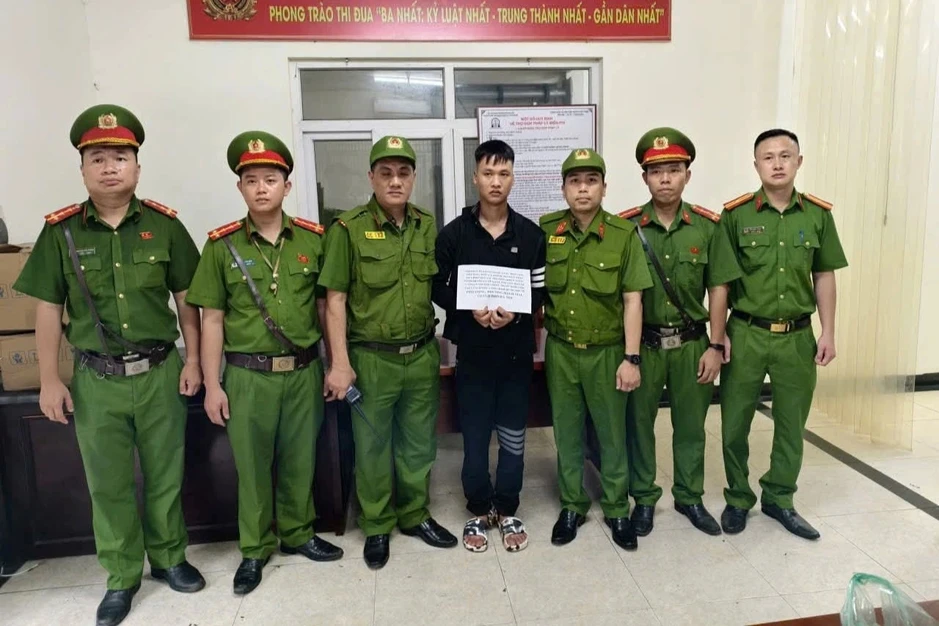Hà Nội: Nam thanh niên cướp tiệm vàng trên phố Vọng Hà Nội: Nam thanh niên cướp tiệm vàng trên phố Vọng