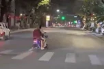 Hà Nội: Nhóm thiếu niên thuê xe đạp điện công cộng, ra đường làm 