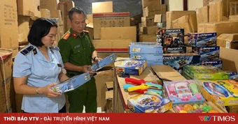 Hà Nội phát hiện cơ sở kinh doanh đồ chơi trẻ em không có hóa đơn, bày bán tất có dấu hiệu giả mạo