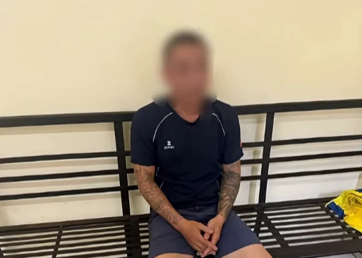 Hà Nội: Tạm giữ đối tượng gây sự, đập vỡ gương chiếu hậu ô tô Hà Nội: Tạm giữ đối tượng gây sự, đập vỡ gương chiếu hậu ô tô