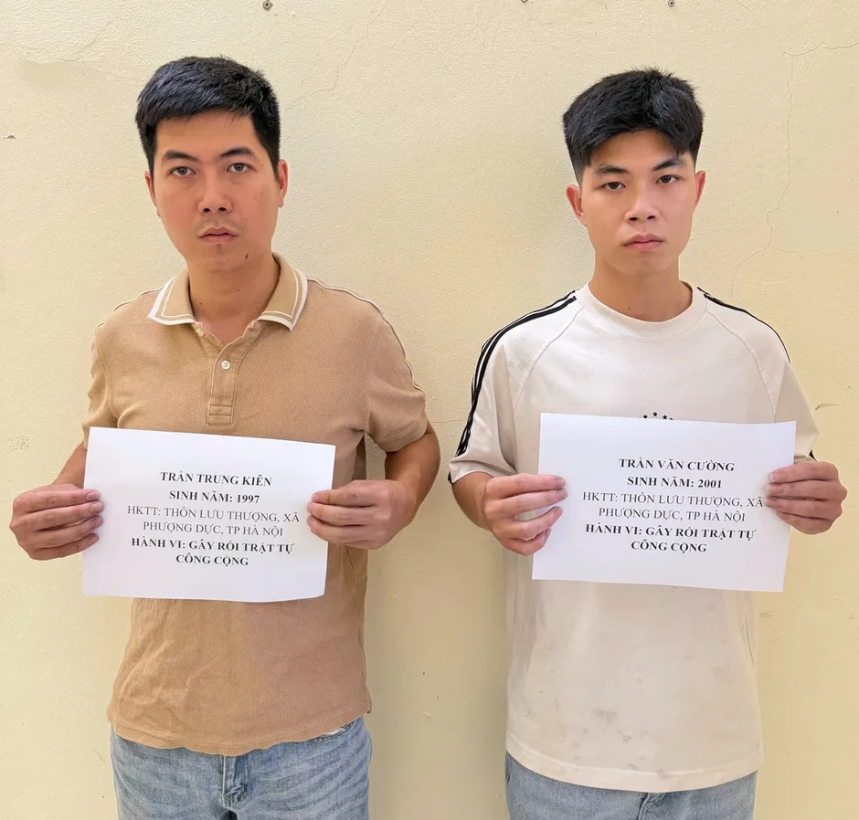 Hà Nội: Tạm giữ hình sự hai anh em xông vào quán cắt tóc hành hung phụ nữ Hà Nội: Tạm giữ hình sự hai anh em xông vào quán cắt tóc hành hung phụ nữ