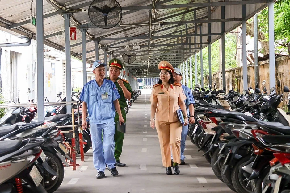 Hà Nội tổng rà soát phương tiện của công nhân tại khu công nghiệp Hà Nội tổng rà soát phương tiện của công nhân tại khu công nghiệp