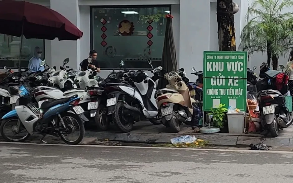 Hà Nội: Xử phạt 30 triệu đồng bãi xe để nhân viên thu tiền "trà đá" Hà Nội: Xử phạt 30 triệu đồng bãi xe để nhân viên thu tiền "trà đá"