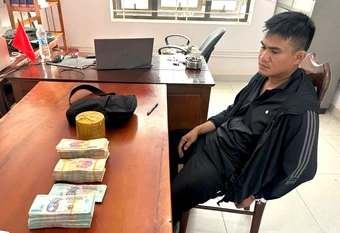 Hai 'ảo thuật gia' lừa bán đá thiên thạch rởm với giá 400 triệu đồng