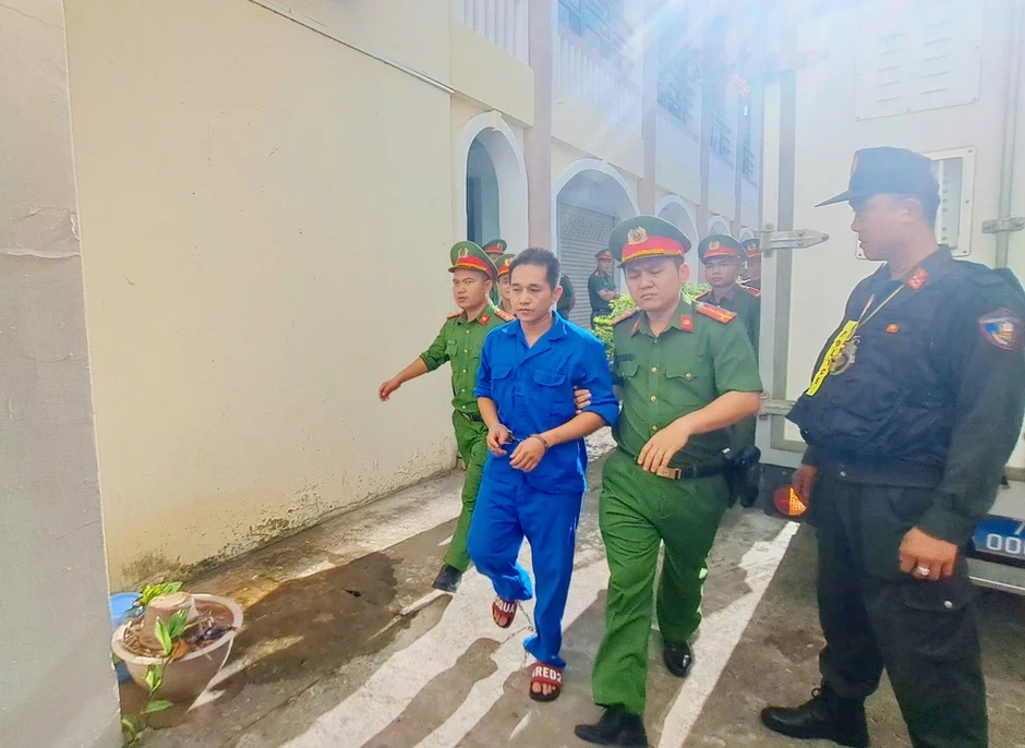 Hai bị cáo cướp ngân hàng tại Gia Lai đã có mặt tại tòa Hai bị cáo cướp ngân hàng tại Gia Lai đã có mặt tại tòa