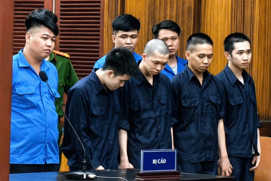 Hai bị cáo trong đường dây mua bán ma túy ở TPHCM lĩnh án tử Hai bị cáo trong đường dây mua bán ma túy ở TPHCM lĩnh án tử