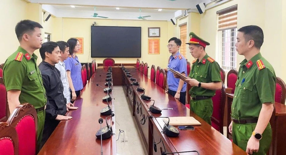Hai cán bộ ban quản lý dự án ở Sơn La bị khởi tố vì sử dụng kết quả thí nghiệm vật liệu giả Hai cán bộ ban quản lý dự án ở Sơn La bị khởi tố vì sử dụng kết quả thí nghiệm vật liệu giả