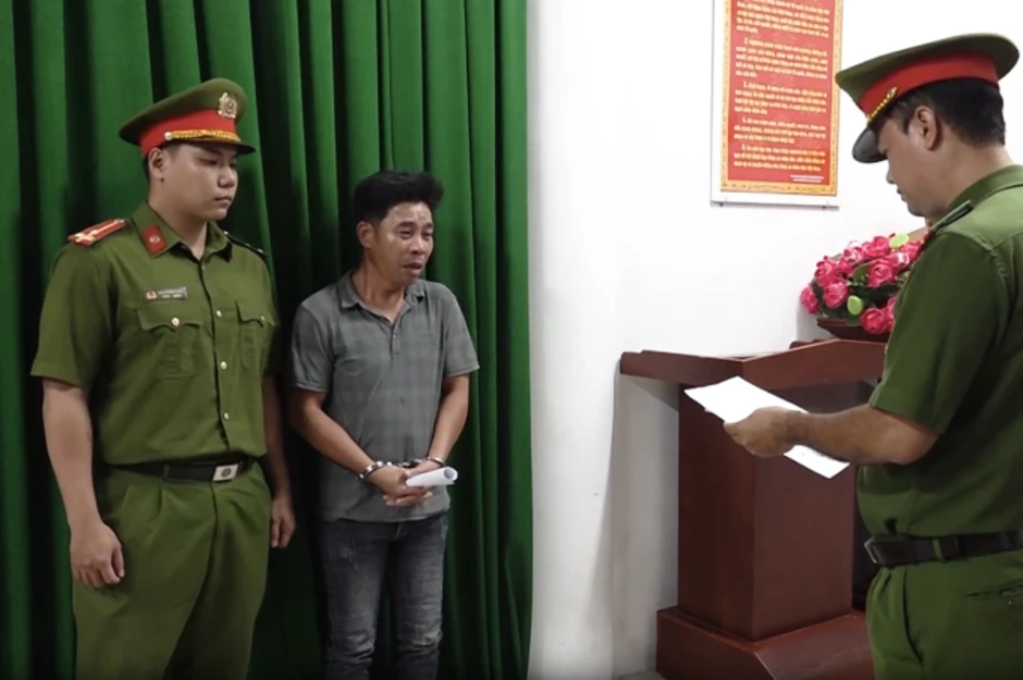Hai 'cát tặc' làm thiếu tá công an hy sinh bị bắt Hai 'cát tặc' làm thiếu tá công an hy sinh bị bắt