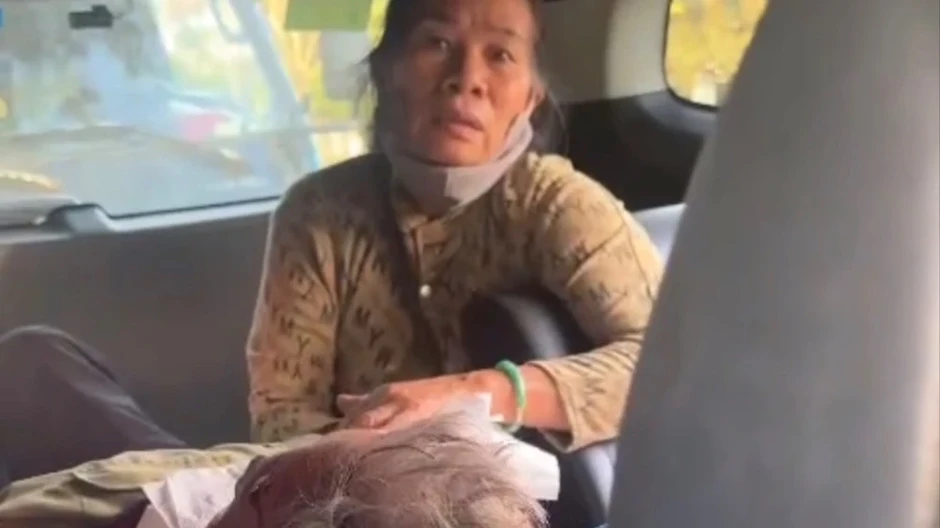 Hai CSGT Lâm Đồng dẫn đường đưa người nguy kịch đi cấp cứu Hai CSGT Lâm Đồng dẫn đường đưa người nguy kịch đi cấp cứu
