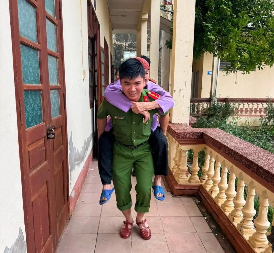 Hai cụ bà gần 100 tuổi gửi mẫu ADN, chờ ngày đón anh trai trở về Hai cụ bà gần 100 tuổi gửi mẫu ADN, chờ ngày đón anh trai trở về