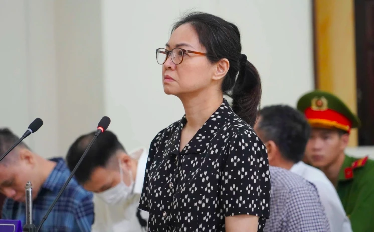 Hai cựu Cục trưởng An toàn thực phẩm và các bị cáo trong vụ nhận hối lộ hơn 100 tỷ đồng đều được giảm án Hai cựu Cục trưởng An toàn thực phẩm và các bị cáo trong vụ nhận hối lộ hơn 100 tỷ đồng đều được giảm án