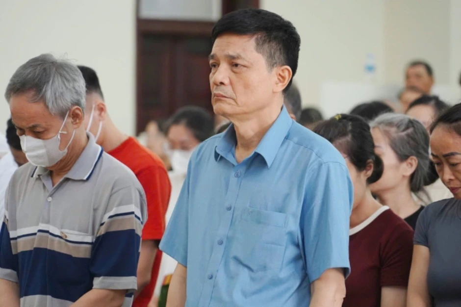 Hai cựu cục trưởng của Bộ Y tế 'nhận 52 tỷ đồng' được giảm án Hai cựu cục trưởng của Bộ Y tế 'nhận 52 tỷ đồng' được giảm án