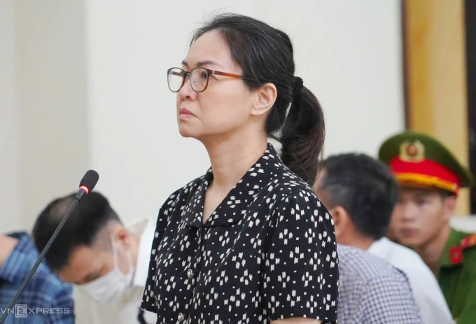 Hai cựu cục trưởng của Bộ Y tế 'nhận 52 tỷ đồng' được giảm án Hai cựu cục trưởng của Bộ Y tế 'nhận 52 tỷ đồng' được giảm án