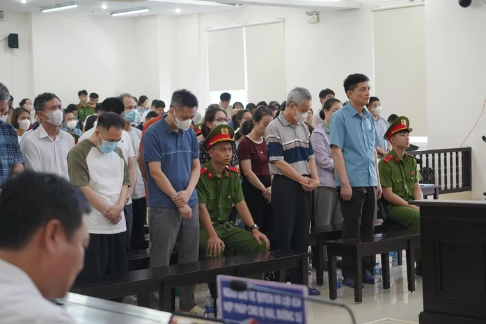 Hai cựu Cục trưởng Cục An toàn thực phẩm Nguyễn Thanh Phong, Trần Việt Nga cùng được giảm án Hai cựu Cục trưởng Cục An toàn thực phẩm Nguyễn Thanh Phong, Trần Việt Nga cùng được giảm án