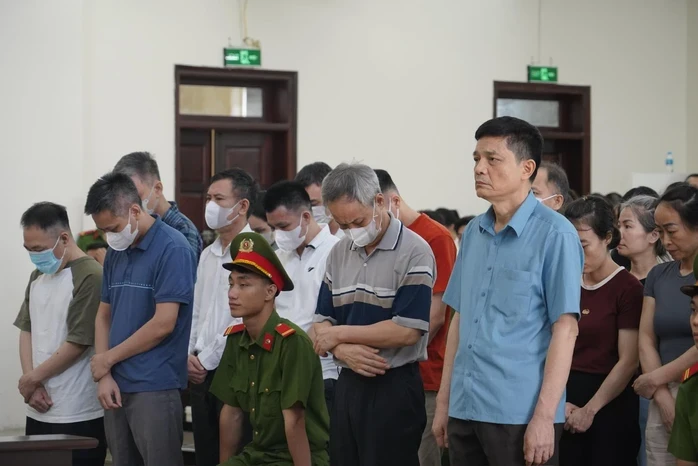 Hai cựu Cục trưởng Cục An toàn thực phẩm Nguyễn Thanh Phong, Trần Việt Nga cùng được giảm án Hai cựu Cục trưởng Cục An toàn thực phẩm Nguyễn Thanh Phong, Trần Việt Nga cùng được giảm án