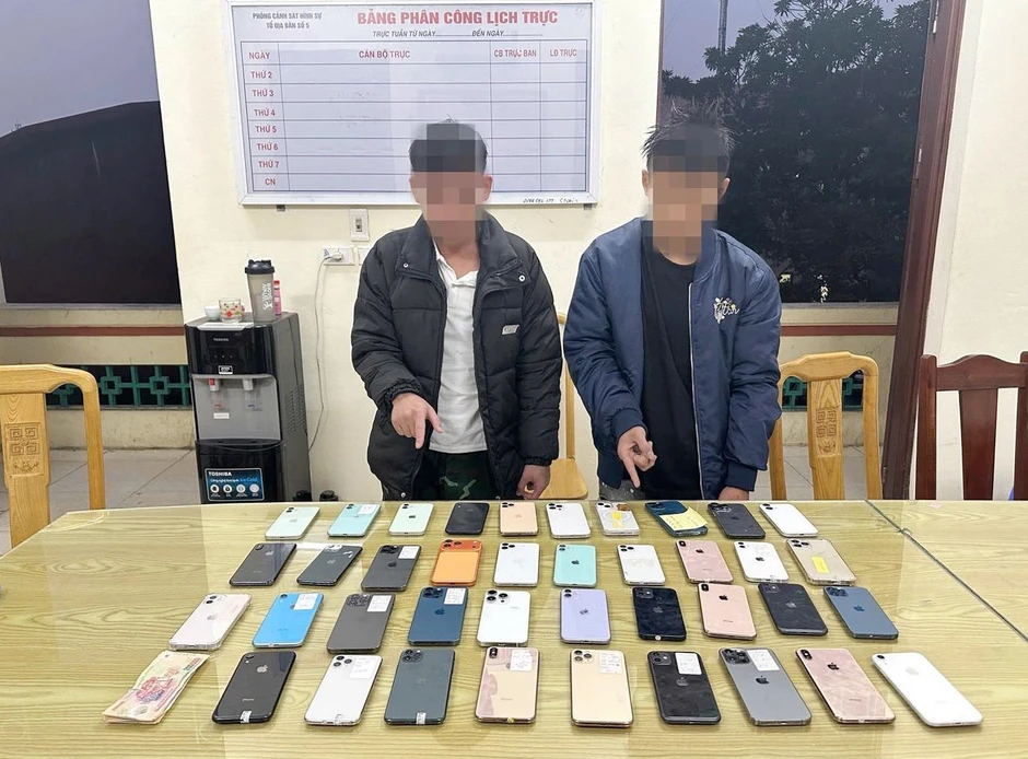 Hai đối tượng đột nhập cửa hàng điện thoại, trộm 39 chiếc iPhone