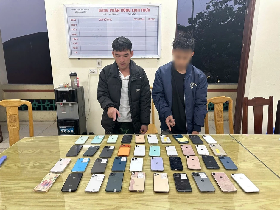 Hai đối tượng đột nhập cửa hàng, ngắt nguồn camera để trộm 39 iPhone