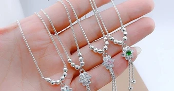 Hai đối tượng dùng kìm cướp dây chuyền bạc trên cổ bé gái 9 tuổi