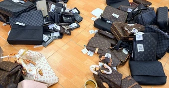 Hai đường dây hàng Chanel, Dior, Gucci, MLB giả bị triệt phá