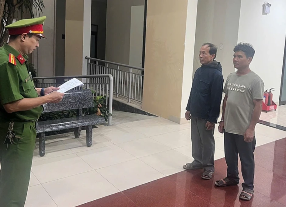 Hai gã đàn ông nhiều lần hãm hại bé gái Hai gã đàn ông nhiều lần hãm hại bé gái