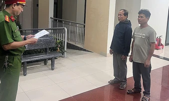Hai gã đàn ông nhiều lần hãm hại bé gái