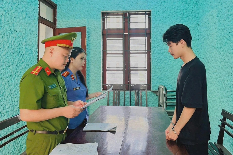 Hai mẹ con cùng bị khởi tố vì mượn 4 xe máy mang đi cầm cố Hai mẹ con cùng bị khởi tố vì mượn 4 xe máy mang đi cầm cố