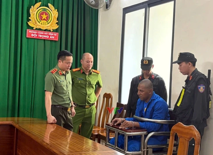 Hai nghi phạm giết người bằng súng theo chỉ đạo từ nước ngoài Hai nghi phạm giết người bằng súng theo chỉ đạo từ nước ngoài
