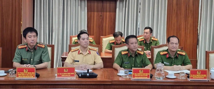 Hai nghi phạm giết người bằng súng theo chỉ đạo từ nước ngoài Hai nghi phạm giết người bằng súng theo chỉ đạo từ nước ngoài