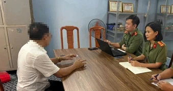 Hai người bị phạt vì rao bán "suất ngoại giao" nhà ở xã hội