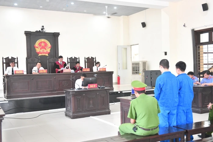 Hai người chém người vì mâu thuẫn tại quán nhậu lãnh 12 năm tù giam Hai người chém người vì mâu thuẫn tại quán nhậu lãnh 12 năm tù giam