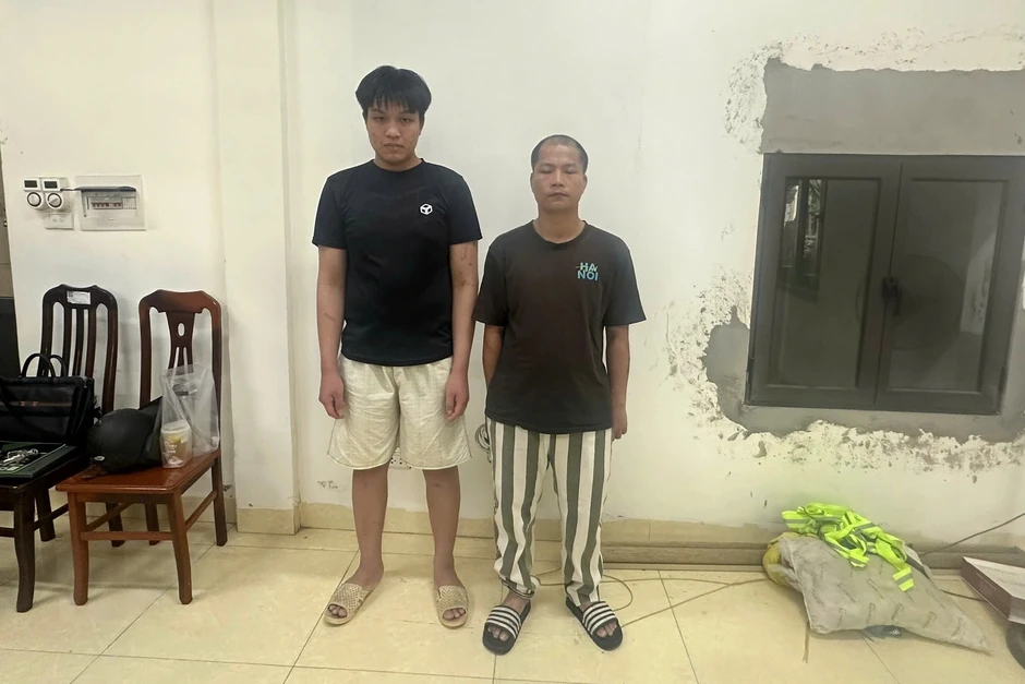Hai người trộm xe máy ở Hà Đông, bẻ khóa trong chưa đầy một phút Hai người trộm xe máy ở Hà Đông, bẻ khóa trong chưa đầy một phút