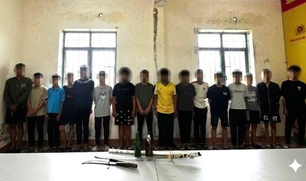Hai nhóm học sinh mang vũ khí giải quyết mâu thuẫn đã được ngăn chặn kịp thời Hai nhóm học sinh mang vũ khí giải quyết mâu thuẫn đã được ngăn chặn kịp thời